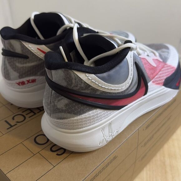 NEW-Nike Air Zoom Kyrie 8 - University Red & Black- Men’s Size 11 - Picture 4 of 8